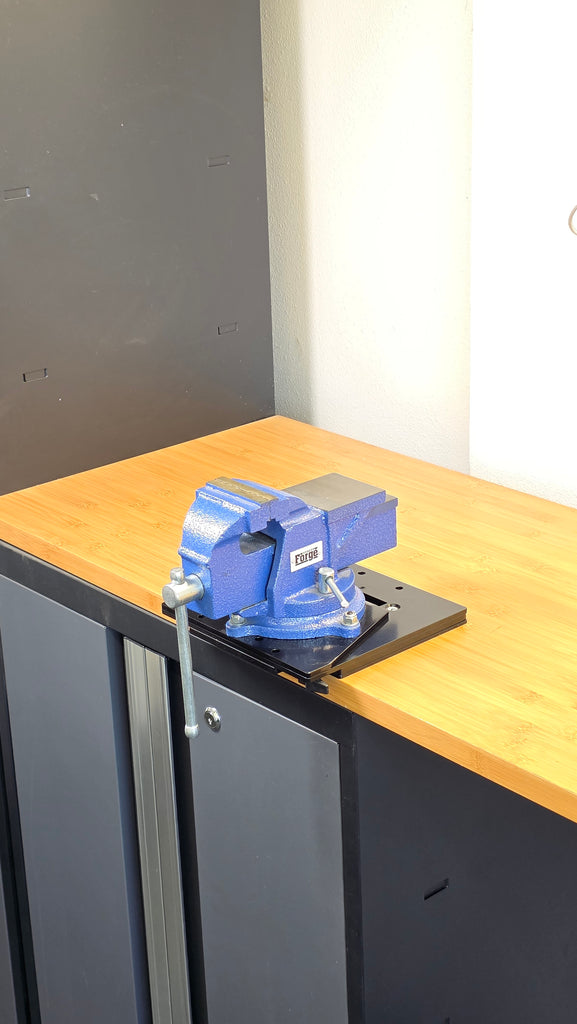 Flush mount quick change baseplate