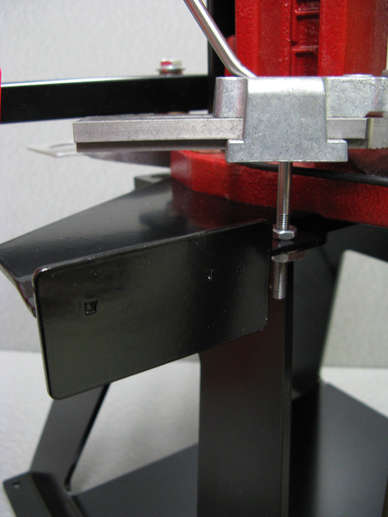 Improved finished round output bracket for the Hornady Lock n Load